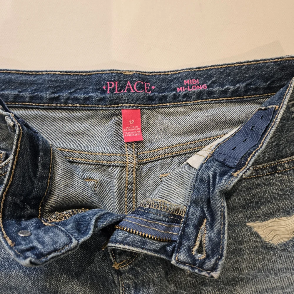 EUC- The Children's Place Mid-Rise Distressed Blue Denim Shorts Girls Size 12